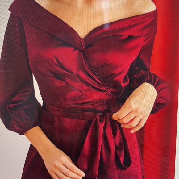 Burgundy dress - Picture 4 of 5